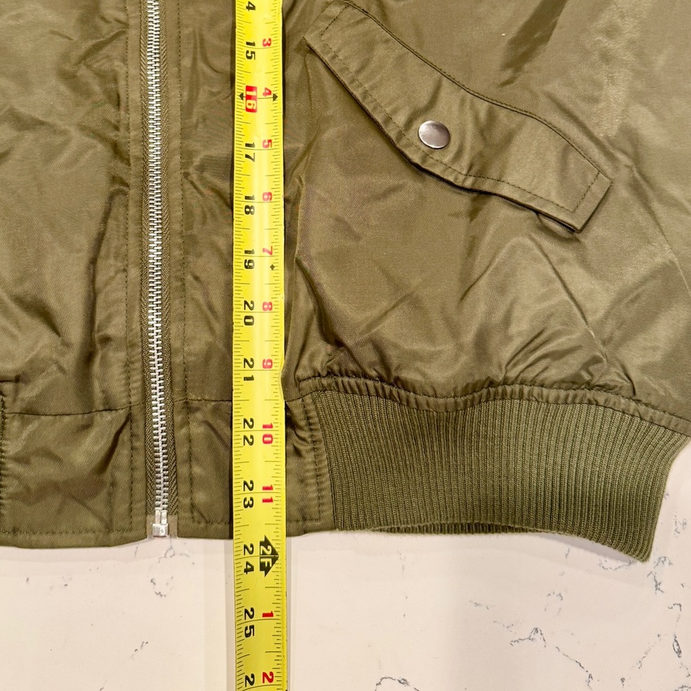 Forever 21 Women’s Green and Red Plaid Bomber Jacket Size S NWT - Picture 10 of 10